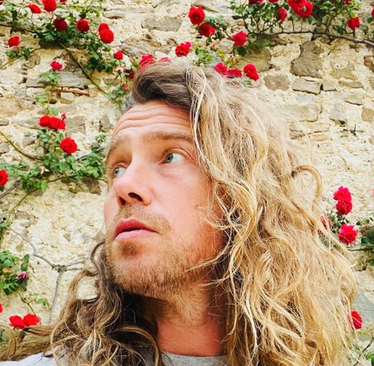 “Voici mon paradis” : Julien Doré dévoile son incroyable villa ...